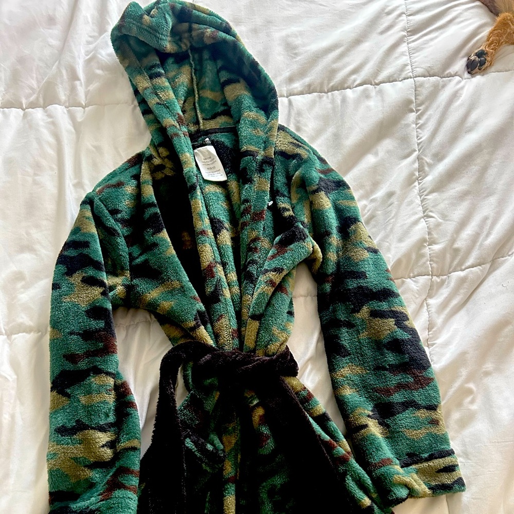Boys size 8-10 Robe